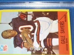 GALE SAYERS (Bears) Signed 1967 PHILADELPHIA Card #35 Beckett Authenticated
