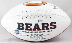 Balle de football avec le logo des Chicago Bears signée par Cole Kmet, authentifiée par Beckett W, en noir.