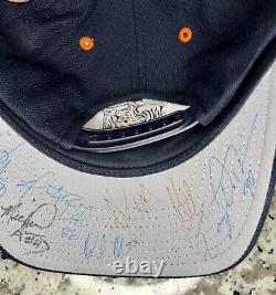 Chapeau signé de l'équipe des Chicago Bears d'époque avec 7 autographes