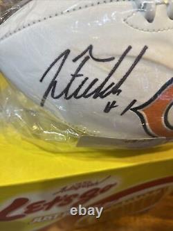 Justin Fields a signé un ballon de football de taille réelle des Chicago Bears avec un certificat d'authenticité (COA)